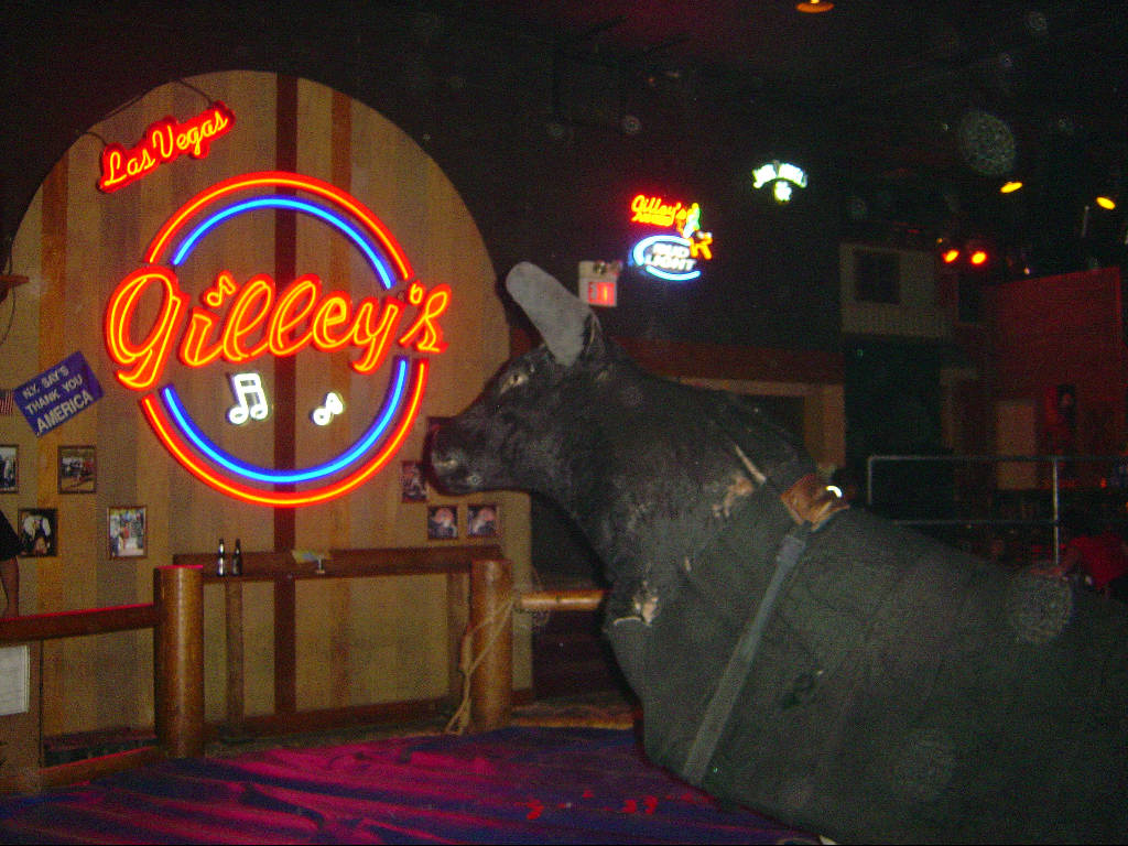 Gilleys-02.jpg