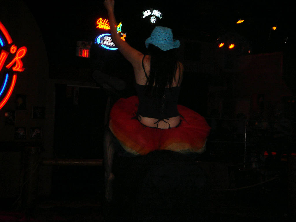 Gilleys-03.jpg