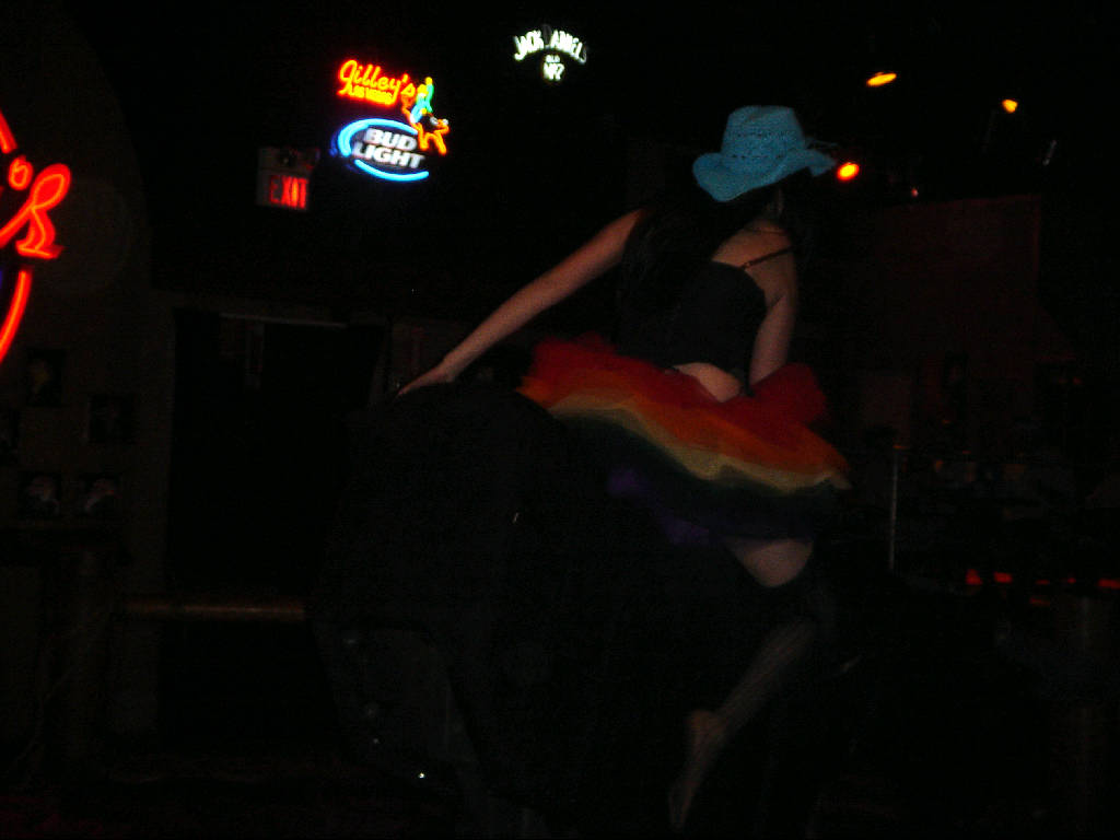 Gilleys-05.jpg