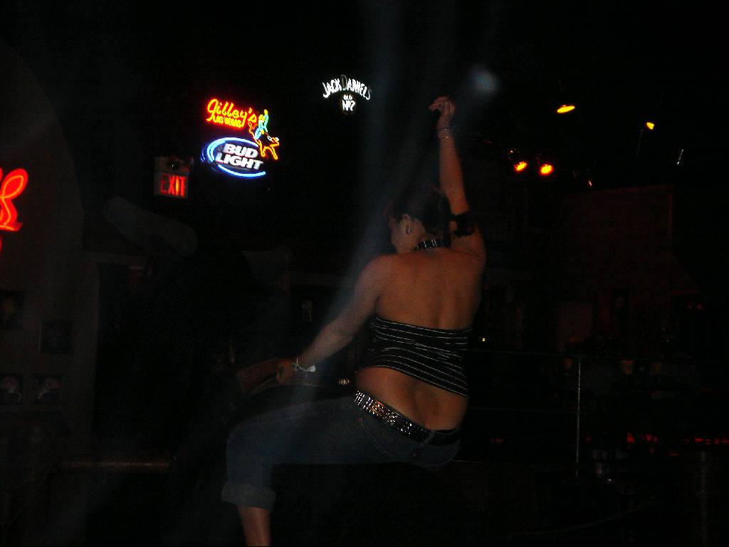 Gilleys-12.jpg
