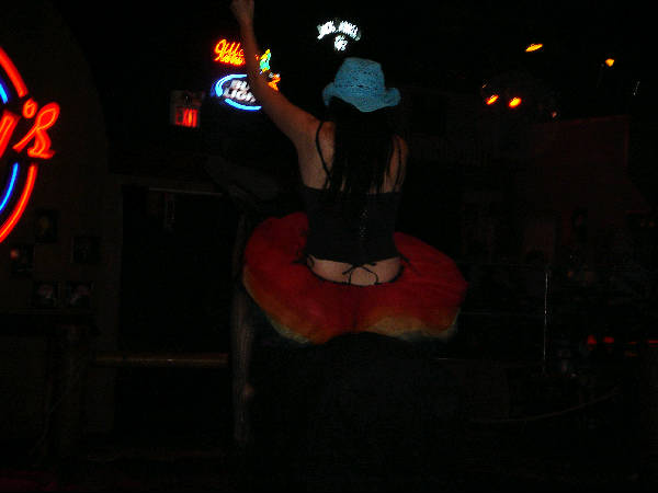 Gilleys-03.jpg