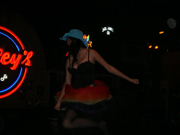 Gilleys-04.jpg